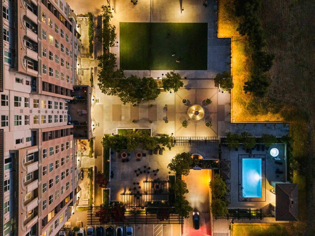 https://media.crmls.org/mediaz/56191627-e6fd-45e5-ab05-262b526f637b.jpg?preset=X-Large