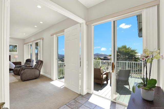 17342 Tam O Shanter Dr, Poway CA: https://media.crmls.org/mediaz/56194d30-d38c-47cb-90b1-896c7ec6bd66.jpg