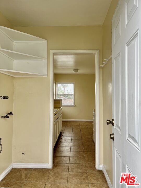 4424 1/2 Arlington Avenue, Los Angeles CA: https://media.crmls.org/mediaz/56198c4e-c5fd-4b07-9482-ed22d1bef122.jpg