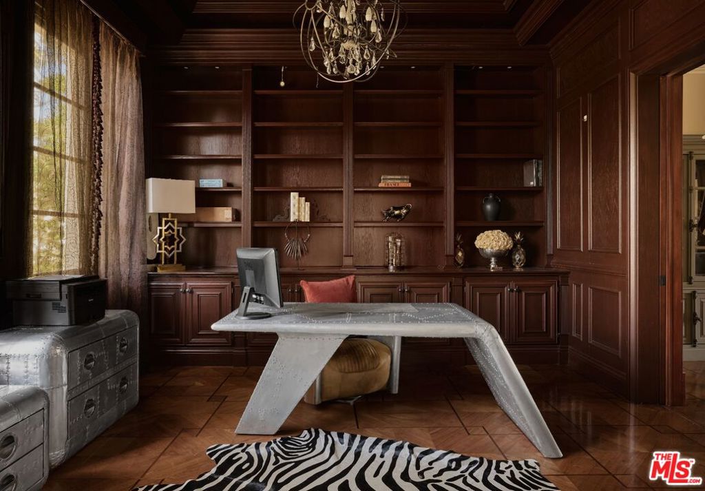 https://media.crmls.org/mediaz/5619c8ba-9e20-47ee-ada0-cf25fd8ed4a2.jpg?preset=X-Large