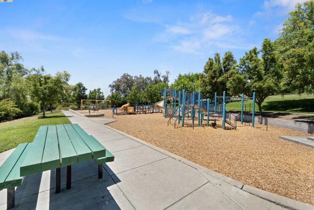 252 Martin Avenue, Livermore CA: https://media.crmls.org/mediaz/561a06ee-bc3d-47d8-96d8-dce846d9a0fd.jpg
