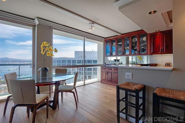 1720 Avenida Del Mundo, Coronado CA: https://media.crmls.org/mediaz/561bb076-498a-4e55-bbf9-4d293257e14b.jpg