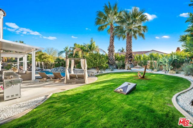 1083 E Circulo San Sorrento Road, Palm Springs CA: https://media.crmls.org/mediaz/561bb260-a0c5-4aae-891f-6aec99bce8bf.jpg