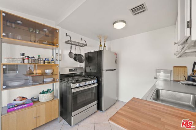 2142 Baxter Street, Los Angeles CA: https://media.crmls.org/mediaz/561bce11-1af7-4d3f-a1ad-313f3633401b.jpg