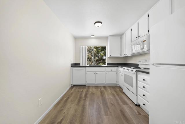 Detail Gallery Image 6 of 29 For 1480 Bridgeview Dr, San Diego,  CA 92105 - 3 Beds | 3 Baths