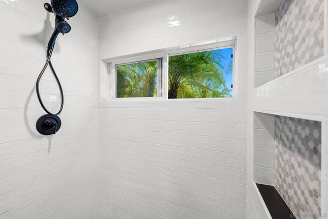 2241 Willowbrook St, Escondido CA: https://media.crmls.org/mediaz/561bd0d8-ca86-4dc2-825f-69eff62cbcb6.jpg