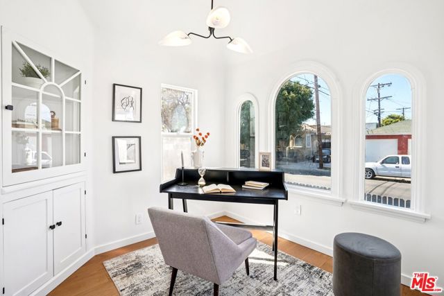 4438 W 28th Street, Los Angeles CA: https://media.crmls.org/mediaz/561c5601-4368-4245-bb96-adc2906ab727.jpg