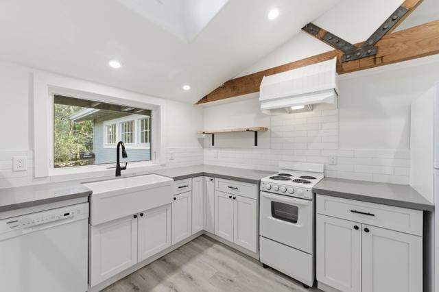 1353 Edgewood Road, Redwood City CA: https://media.crmls.org/mediaz/561c5f19-b69d-40e9-83a3-0d45a910c368.jpg