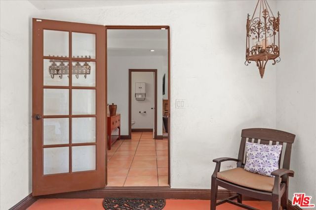 6119 Del Valle Drive, Los Angeles CA: https://media.crmls.org/mediaz/561ca9f2-61ef-4e83-82d2-874877cec1e1.jpg