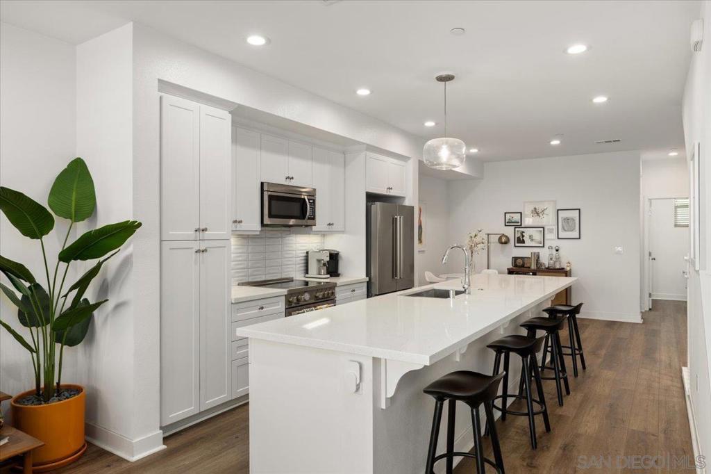 1107 Hibiscus Way