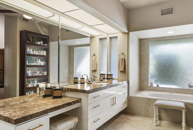 47295 Via Koron, La Quinta CA: https://media.crmls.org/mediaz/561d366c-2c61-421d-a20b-d8615c4139e8.jpg