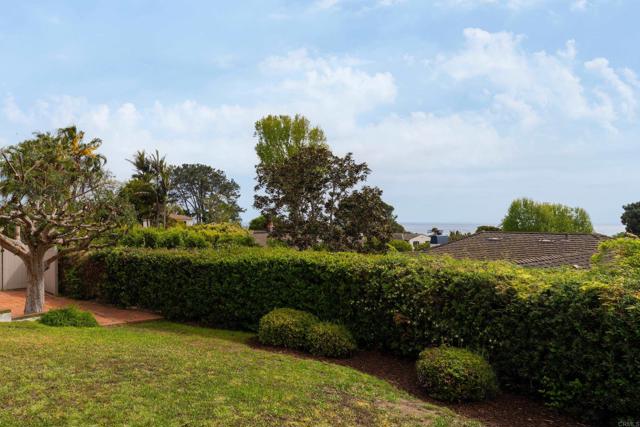 6018 Folsom Drive, La Jolla CA: https://media.crmls.org/mediaz/561d3bd2-fc82-46ab-b6d6-b611b25e89f9.jpg