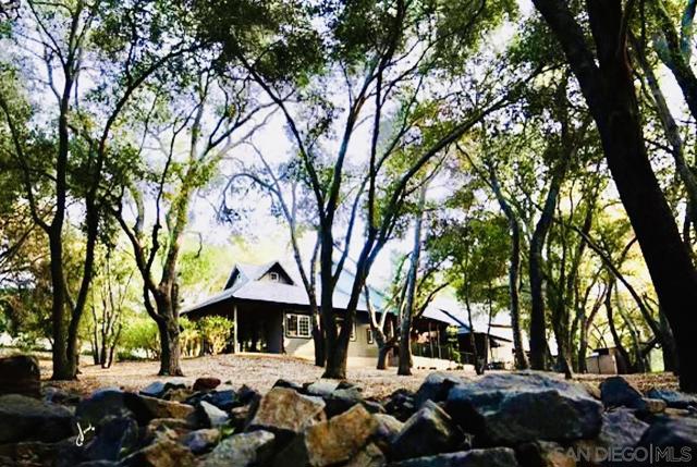 45455 Lorenz Ln, Temecula CA: https://media.crmls.org/mediaz/561d77cb-a153-49a8-aed1-c716283fbf21.jpg