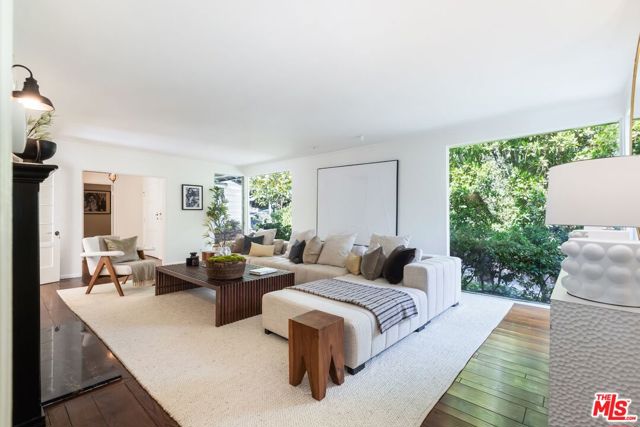 Image 5 of 72 For 10686 Somma Way