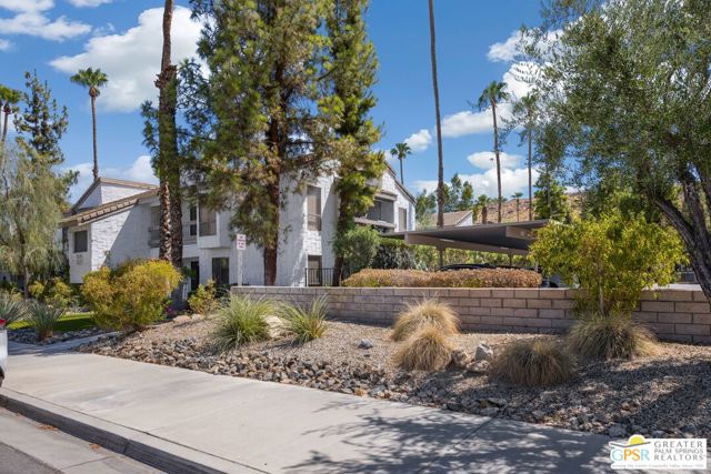 5205 E Waverly Drive, Palm Springs CA: https://media.crmls.org/mediaz/561dc293-4398-4da4-9ecc-111f47fe4244.jpg