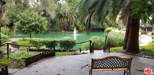 8316 Raintree Circle, Culver City CA: https://media.crmls.org/mediaz/561ded1a-ec63-49e4-9bc1-72076f179bc6.jpg