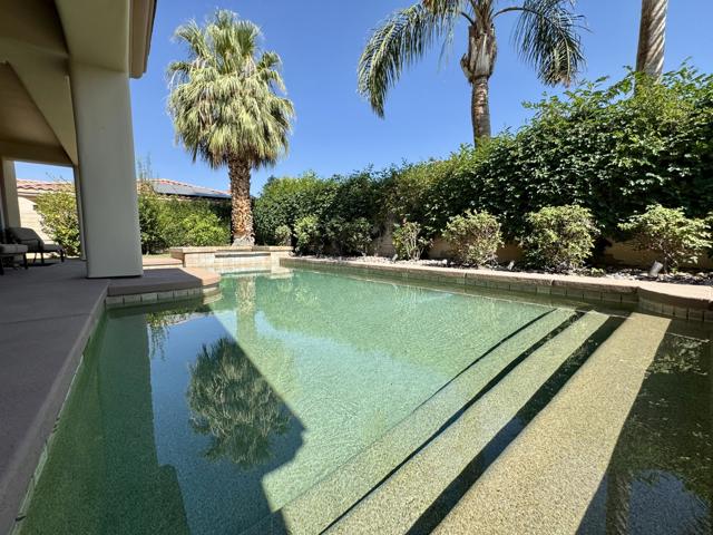 34 Calle La Reina, Rancho Mirage CA: https://media.crmls.org/mediaz/561df764-1b3c-4598-97bc-138f87f1bd7e.jpg