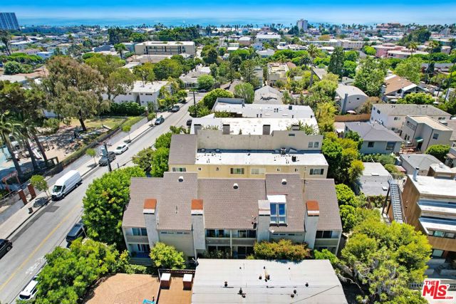 631 Strand Street, Santa Monica CA: https://media.crmls.org/mediaz/561f27d8-68d2-4f1c-aeae-1290d8e66d84.jpg