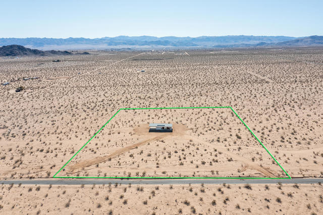 62751 Winters Road, Joshua Tree CA: https://media.crmls.org/mediaz/561f67f5-a08e-4def-bd12-d50c793d372b.jpg