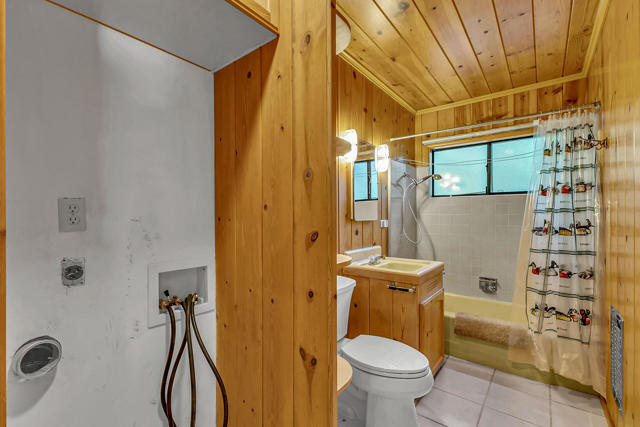 52551 Pine Ridge Road, Idyllwild CA: https://media.crmls.org/mediaz/561fe9dd-e703-4594-abf9-4be6738b4a36.jpg