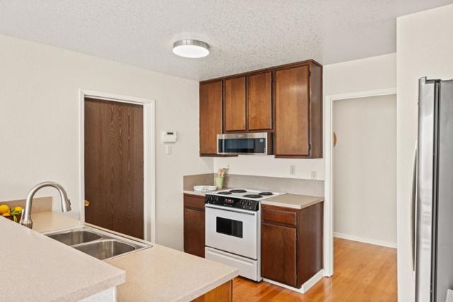 3097 Messinger Drive, Marina CA: https://media.crmls.org/mediaz/5620043d-f3c1-4d90-87fb-1a3b2040d81a.jpg