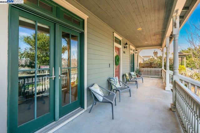 1166 Taraya Terrace, Hercules CA: https://media.crmls.org/mediaz/5620736e-25f3-4577-a727-8d7e53c82051.jpg