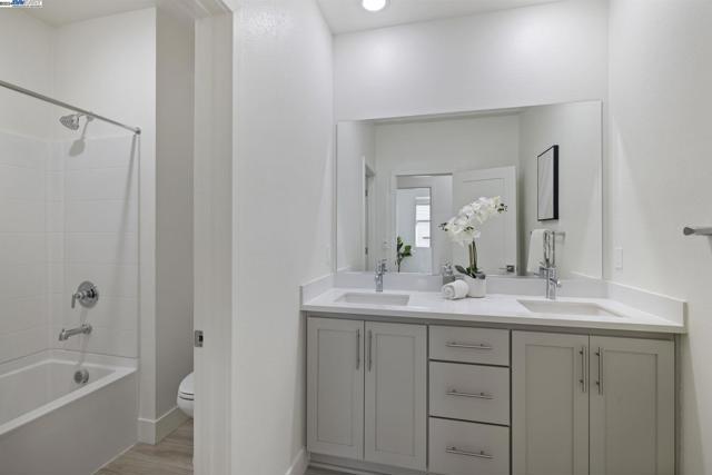 Image 20 of 39 For 9572 Seawind Way