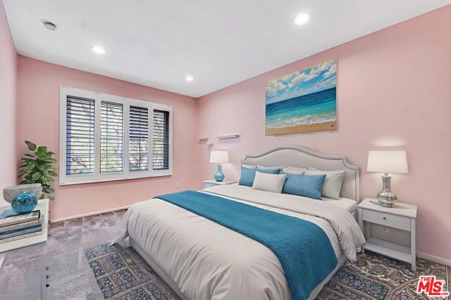 20950 Oxnard Street, Woodland Hills CA: https://media.crmls.org/mediaz/5620c306-ecfe-487b-b61d-e7c09ebba87f.jpg