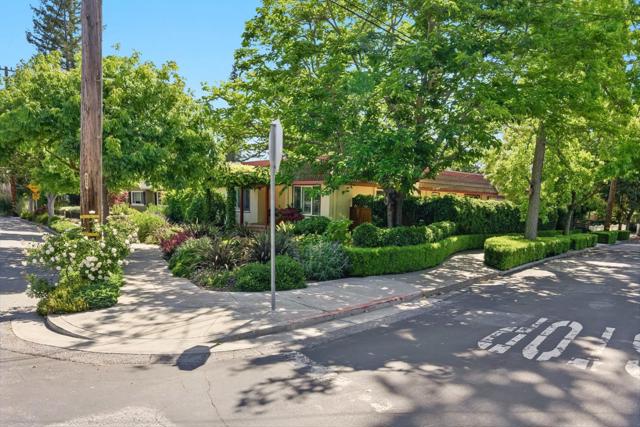 435 Edgewood Road, Redwood City CA: https://media.crmls.org/mediaz/56214504-b077-4f6c-93a3-e0a8926d1db4.jpg