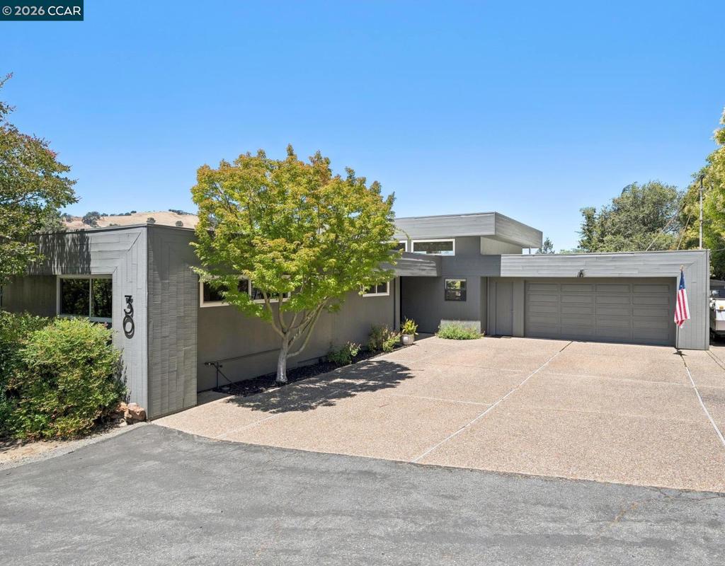 30 Sunrise Ln