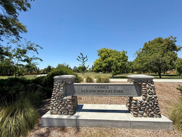 40204 Hacienda Court, Fremont CA: https://media.crmls.org/mediaz/5621c7ea-6174-43c4-953f-a169856003a4.jpg