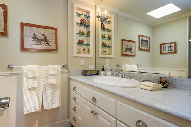 45 Bear Gulch Drive, Portola Valley CA: https://media.crmls.org/mediaz/56222df6-736e-4b33-8a9f-96d2c05e860e.jpg