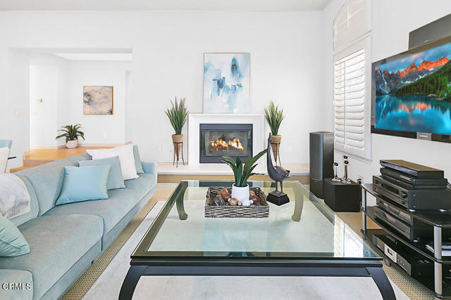 1464 Twin Tides Place, Oxnard CA: https://media.crmls.org/mediaz/562267f7-5b71-4a75-b0c3-355d93168cd3.jpg