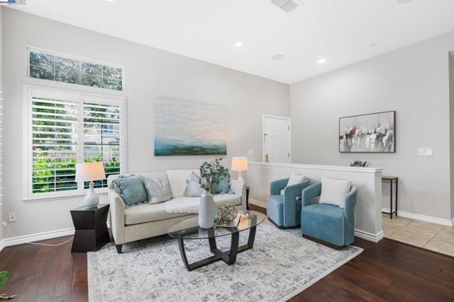 4119 Veneto Ct, Pleasanton CA: https://media.crmls.org/mediaz/5622834c-d2f1-47c2-918f-b3f9c90c9edc.jpg