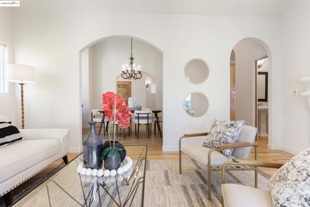50 Pine Hills Ct, Oakland CA: https://media.crmls.org/mediaz/56231e25-1832-43c5-a288-cf9547acef87.jpg