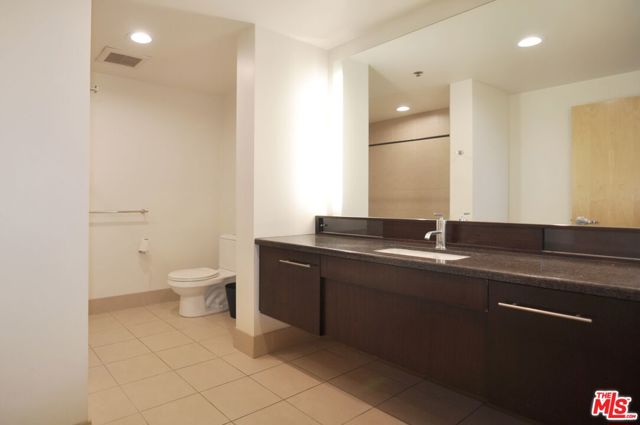 1111 S Grand Avenue, Los Angeles CA: https://media.crmls.org/mediaz/56231ed1-cacc-4dfd-8593-c41fd47e779f.jpg