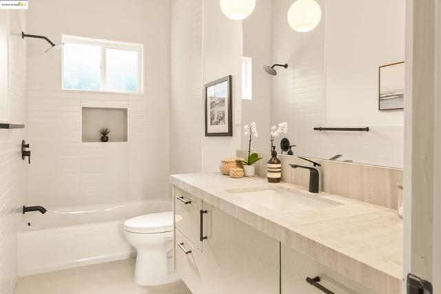 30 Lincolnshire Dr, Oakland CA: https://media.crmls.org/mediaz/5623233b-22fe-479b-a2b3-9be439bbd3fb.jpg