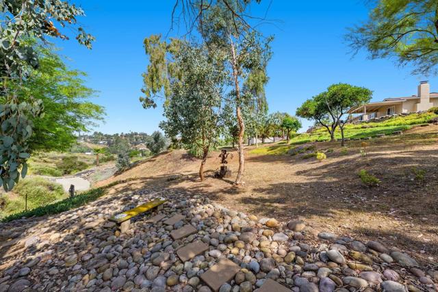 12220 Valhalla Drive, Lakeside CA: https://media.crmls.org/mediaz/5623279e-2c46-4d92-9539-2d21a432554d.jpg