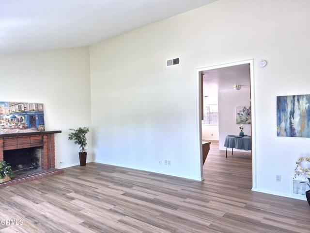386 Otono Court, Camarillo CA: https://media.crmls.org/mediaz/56233933-5745-41f4-93cb-3743c4287f24.jpg