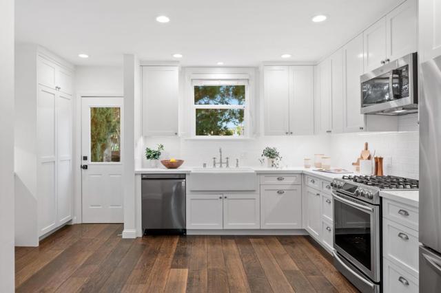 220 26th Avenue, San Mateo CA: https://media.crmls.org/mediaz/56235cca-cef7-4ec0-909c-d1e74082e851.jpg