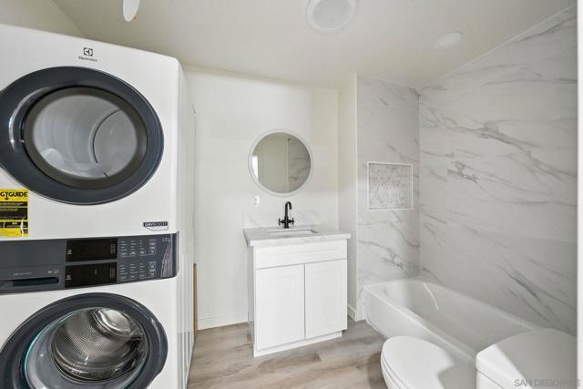 10183 Madrid Way, Spring Valley CA: https://media.crmls.org/mediaz/5623c46b-780e-48bc-9fe9-1913cca8cdd0.jpg