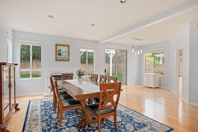 11998 Bubbling Brook Street, Moorpark CA: https://media.crmls.org/mediaz/5623c49b-f33c-4780-b5a3-d90bc5b8b5ff.jpg