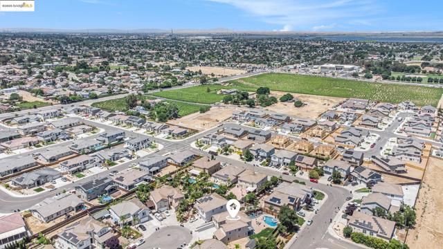 140 Ridge Crest Ct, Oakley CA: https://media.crmls.org/mediaz/5623c860-2255-46a8-a81b-017c354e6b15.jpg