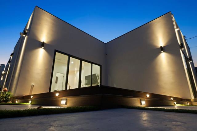 1025 Walnut Street, San Carlos CA: https://media.crmls.org/mediaz/5623e2b4-6c51-49ca-bf2a-691a9d1d22ab.jpg