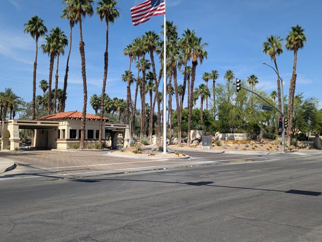 618 Vista Lago N Circle, Palm Desert CA: https://media.crmls.org/mediaz/562443c5-43f6-4cbe-83c4-752e6595f51e.jpg