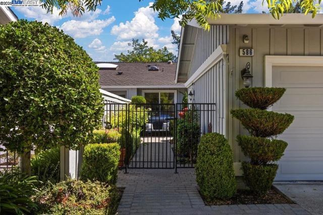 586 CAMBRIAN WAY, Danville CA: https://media.crmls.org/mediaz/56244d84-8c74-4e93-b031-4de309d5e361.jpg