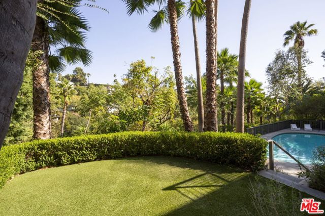 5692 Holly Oak Drive, Los Angeles CA: https://media.crmls.org/mediaz/562488c3-5b46-4a76-8c35-3dad47aa787d.jpg