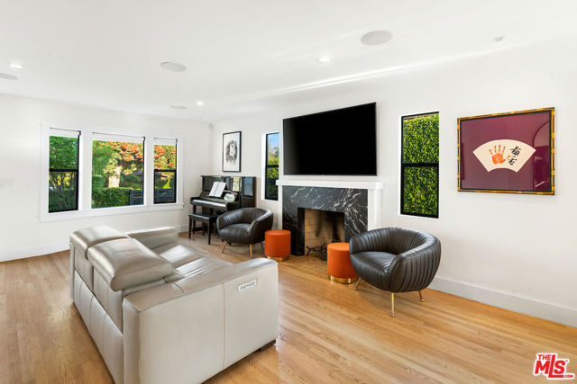 5319 West Boulevard, Los Angeles CA: https://media.crmls.org/mediaz/5624c640-0072-46ef-9935-695057986ada.jpg