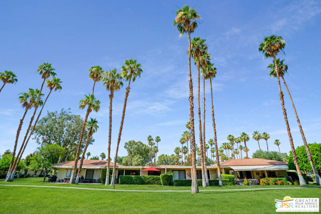 2365 S Oakcrest Drive, Palm Springs CA: https://media.crmls.org/mediaz/5624d3b2-35c1-48ad-94a6-13d2df934a5d.jpg