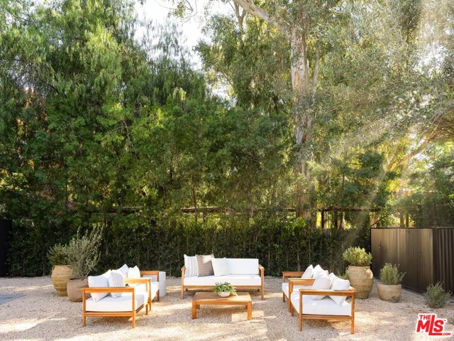 23340 Collins Street, Woodland Hills CA: https://media.crmls.org/mediaz/56250339-b9a7-468d-a6d4-cd8048737d0d.jpg